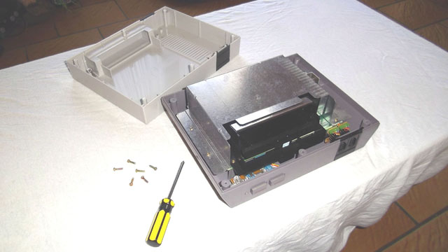 une photo nintendo ouverte dezonage nintendo nes